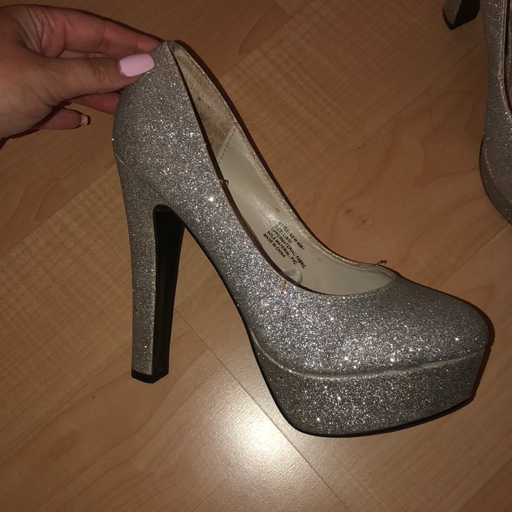 Silver sparkle heel